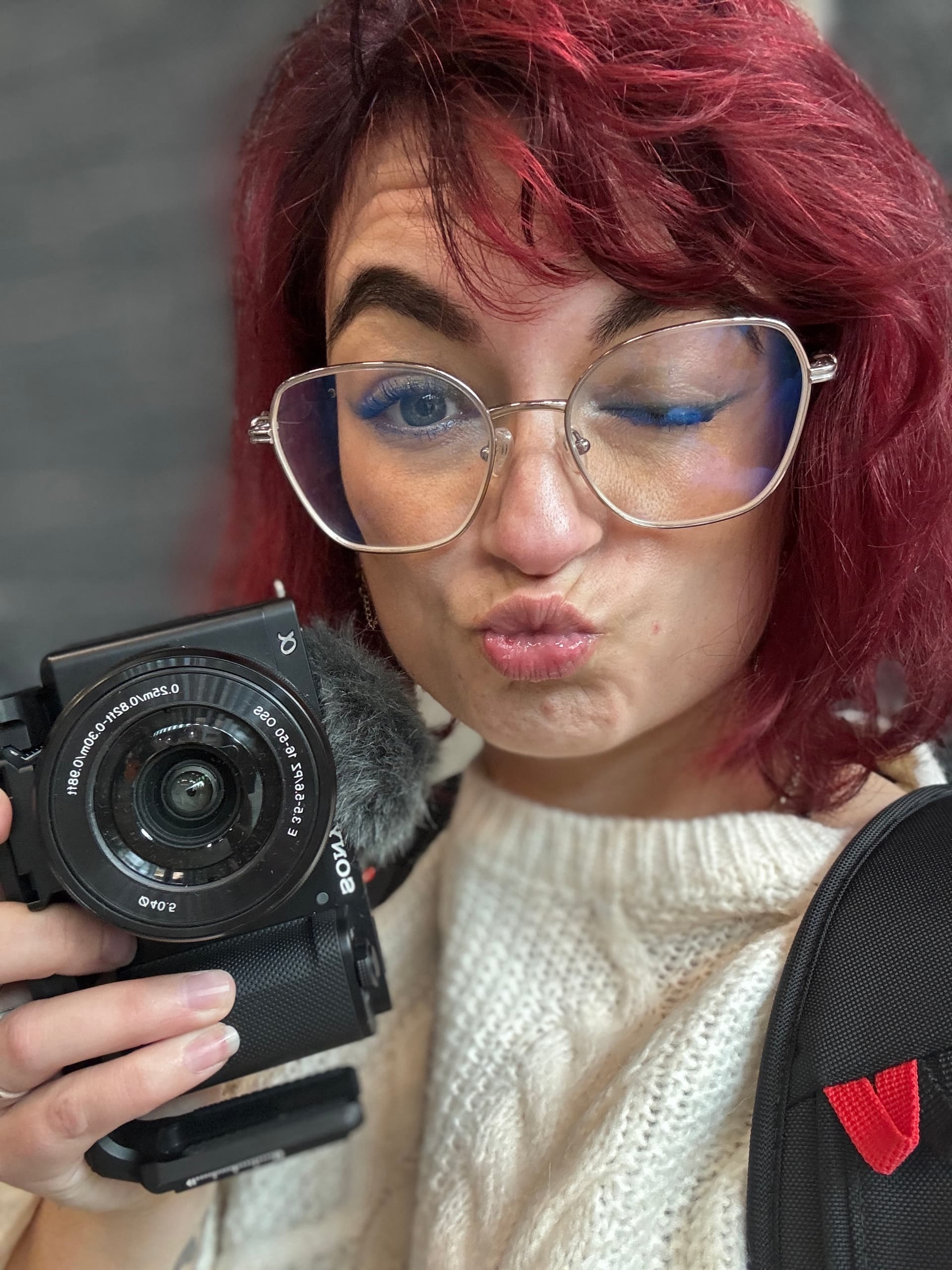 Jessica met Sony camera selfie